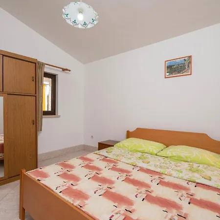 Apartamento 1 Bedroom Amazing In Ližnjan